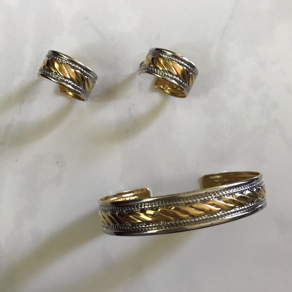 🌹Gold/SilverTone Bracelet and Earrings